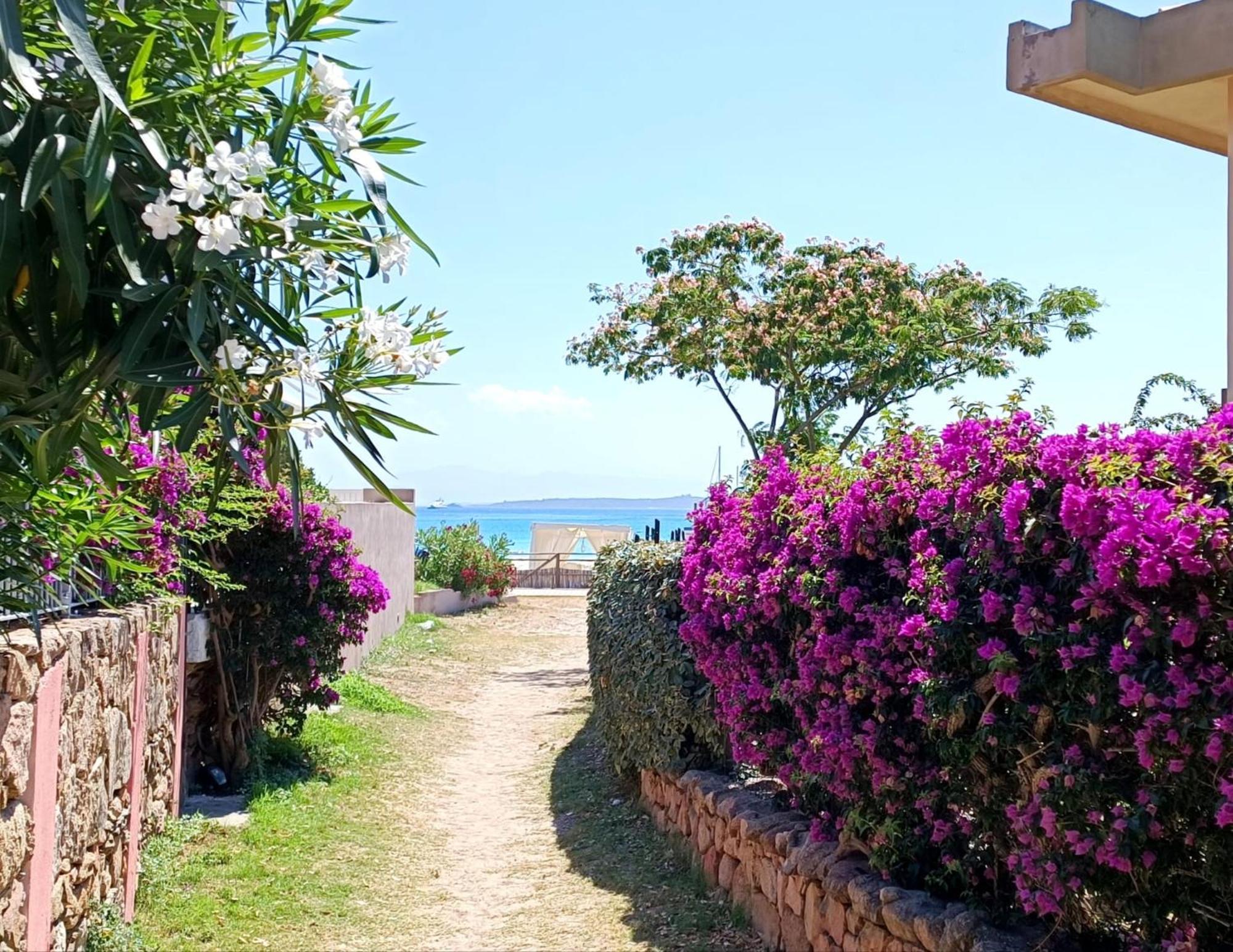 La Smeralda - Boutique Rooms And Breakfast Golfo Aranci Luaran gambar
