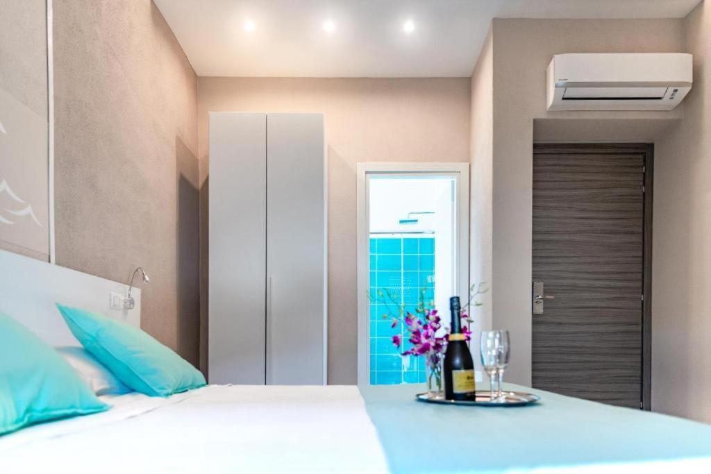 La Smeralda - Boutique Rooms And Breakfast Golfo Aranci Luaran gambar