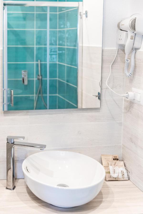 La Smeralda - Boutique Rooms And Breakfast Golfo Aranci Luaran gambar