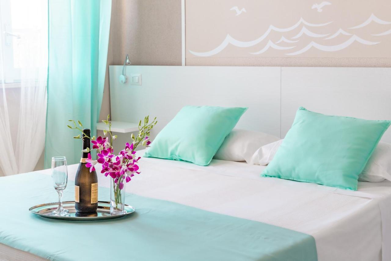 La Smeralda - Boutique Rooms And Breakfast Golfo Aranci Luaran gambar