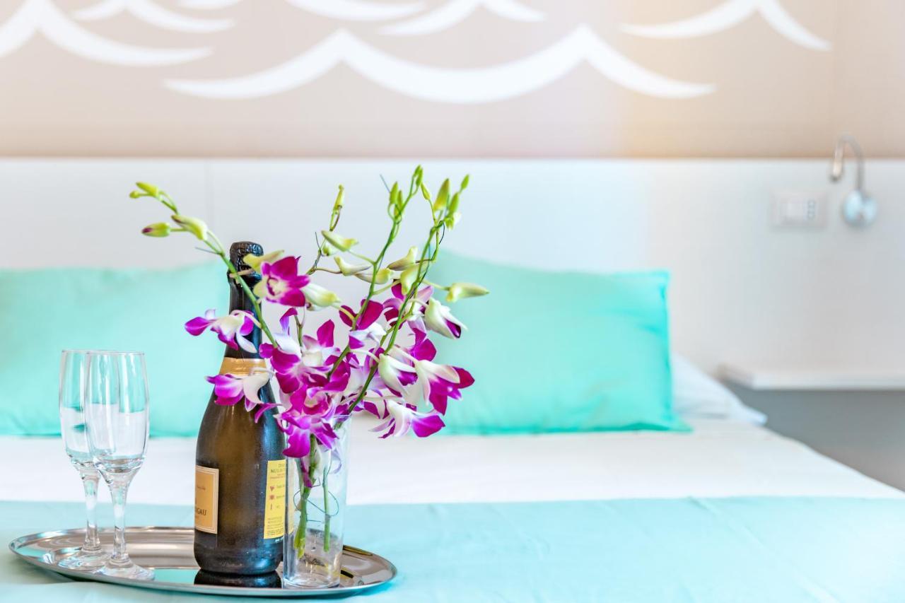 La Smeralda - Boutique Rooms And Breakfast Golfo Aranci Luaran gambar